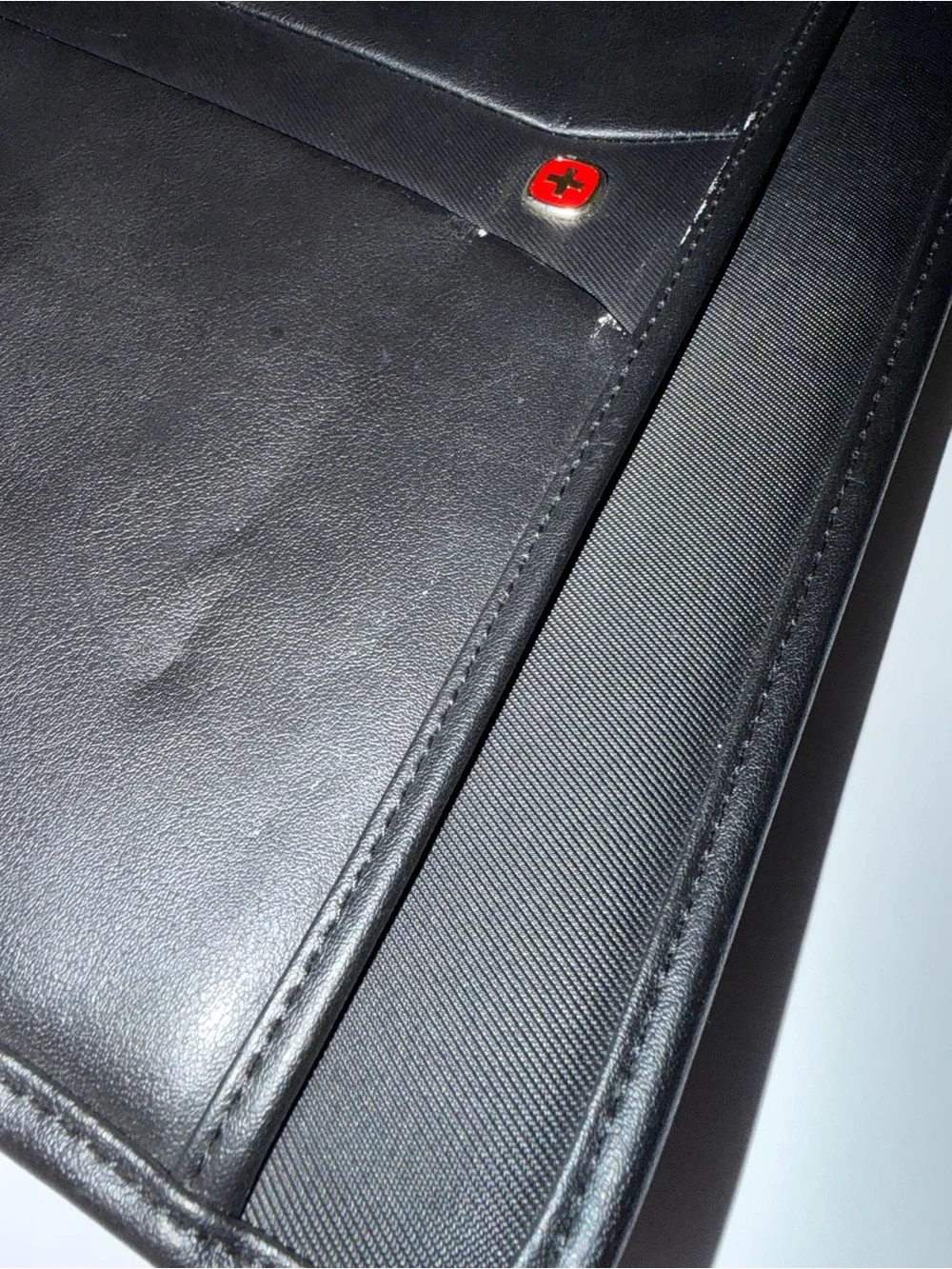 Wenger swiss gear carina A4 ring binder  zip folio/portfolio